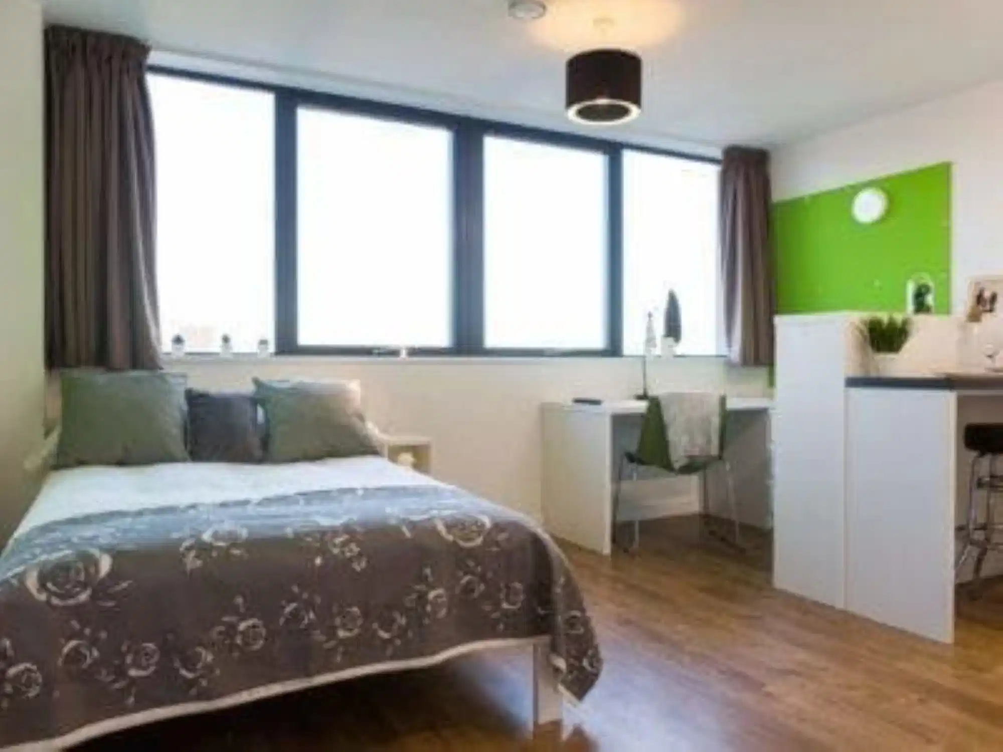 Amenities?w=400&h=260&fit=crop&q=40&auto=format&trim=auto