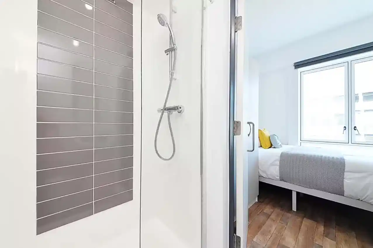 Amenities?w=400&h=260&fit=crop&q=40&auto=format&trim=auto