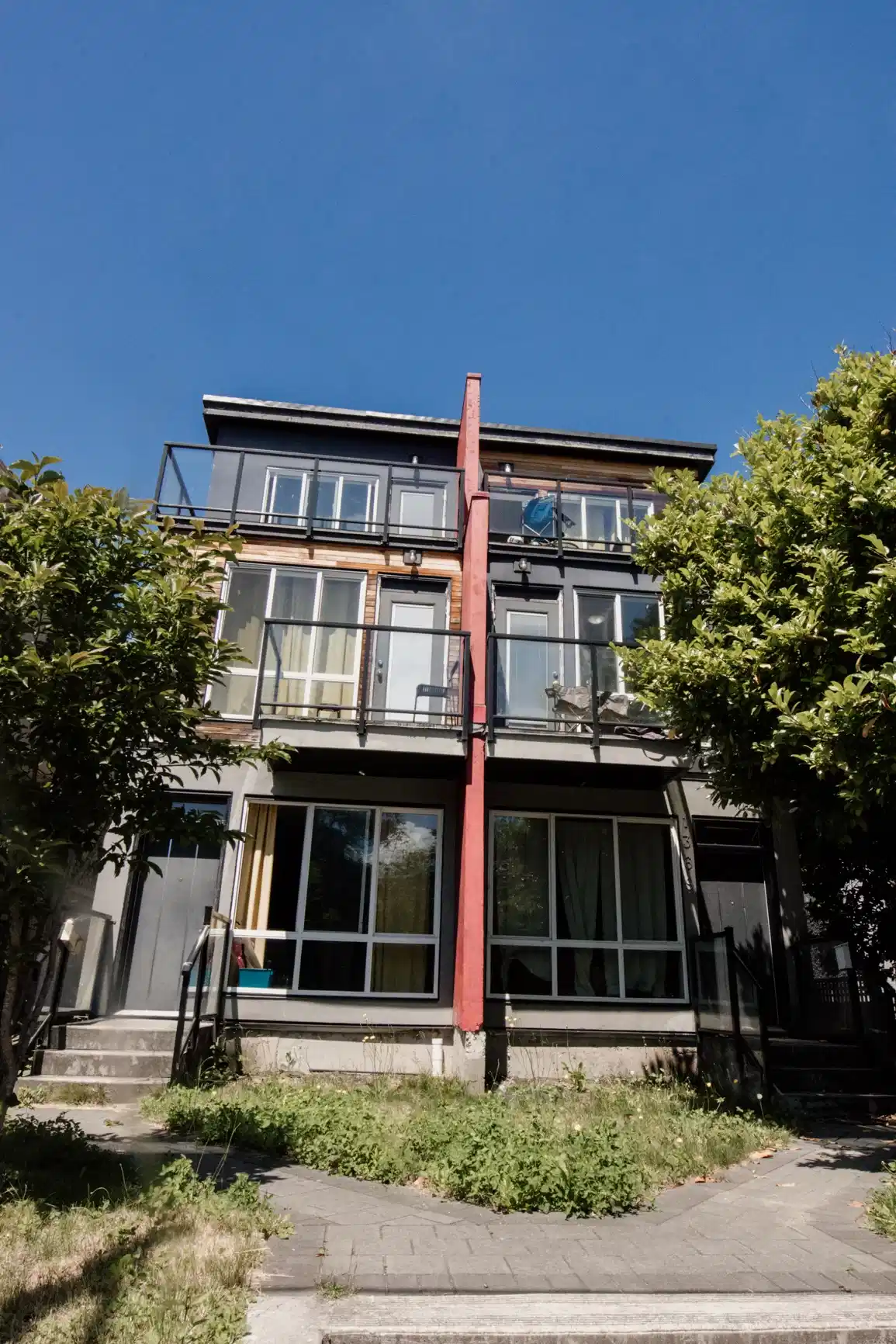Exterior?w=400&h=260&fit=crop&q=40&auto=format&trim=auto