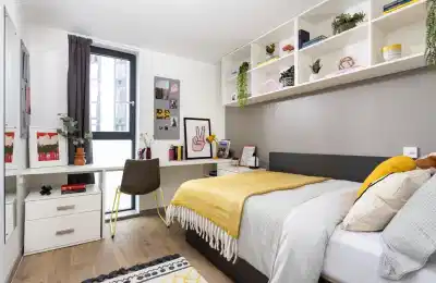 Common Area?w=400&h=260&fit=crop&q=40&auto=format&trim=auto