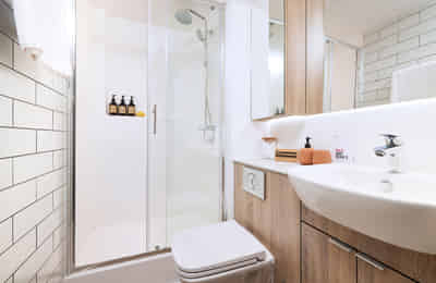 Amenities?w=400&h=260&fit=crop&q=40&auto=format&trim=auto