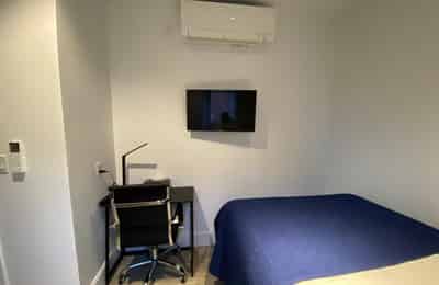Private Room - Bedroom?w=400&h=260&fit=crop&q=40&auto=format&trim=auto