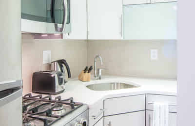 Bedroom?w=400&h=260&fit=crop&q=40&auto=format&trim=auto