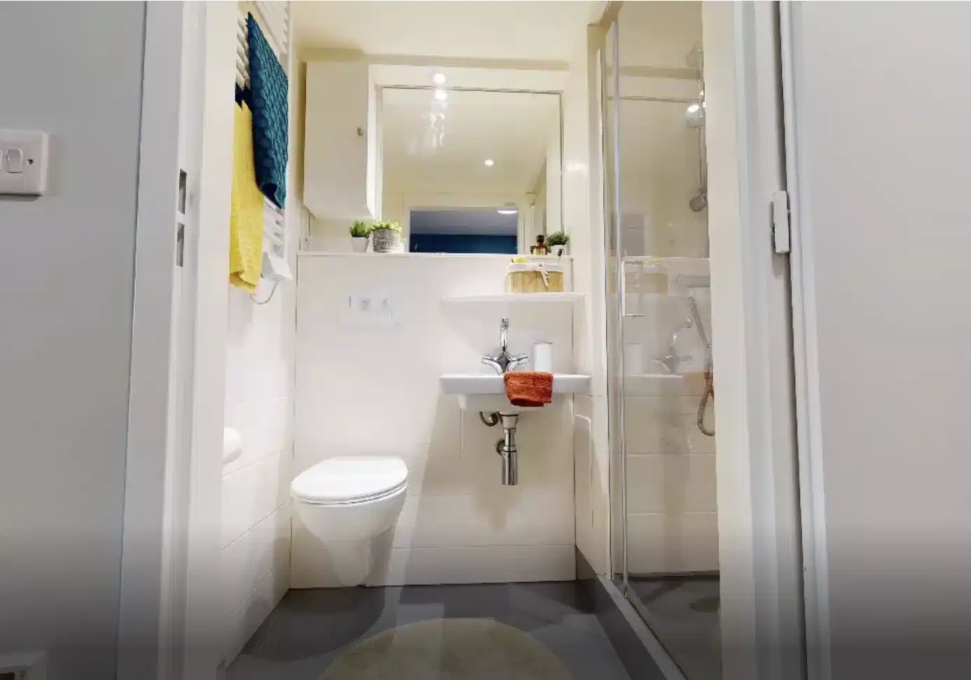 Amenities?w=400&h=260&fit=crop&q=40&auto=format&trim=auto