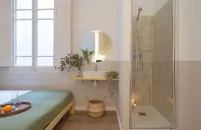 HC 08010, Barcelona - Barcelona, Spain - Room in 8 Bed 3 Bath - Bathroom