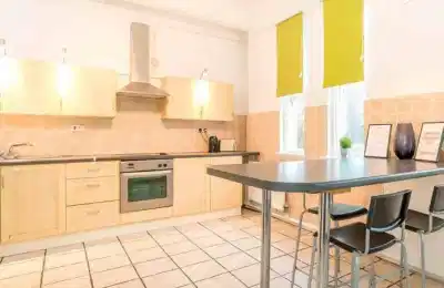 Kitchen?w=400&h=260&fit=crop&q=40&auto=format&trim=auto