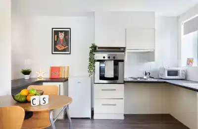 Kitchen?w=400&h=260&fit=crop&q=40&auto=format&trim=auto