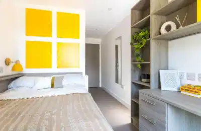Common Area?w=400&h=260&fit=crop&q=40&auto=format&trim=auto