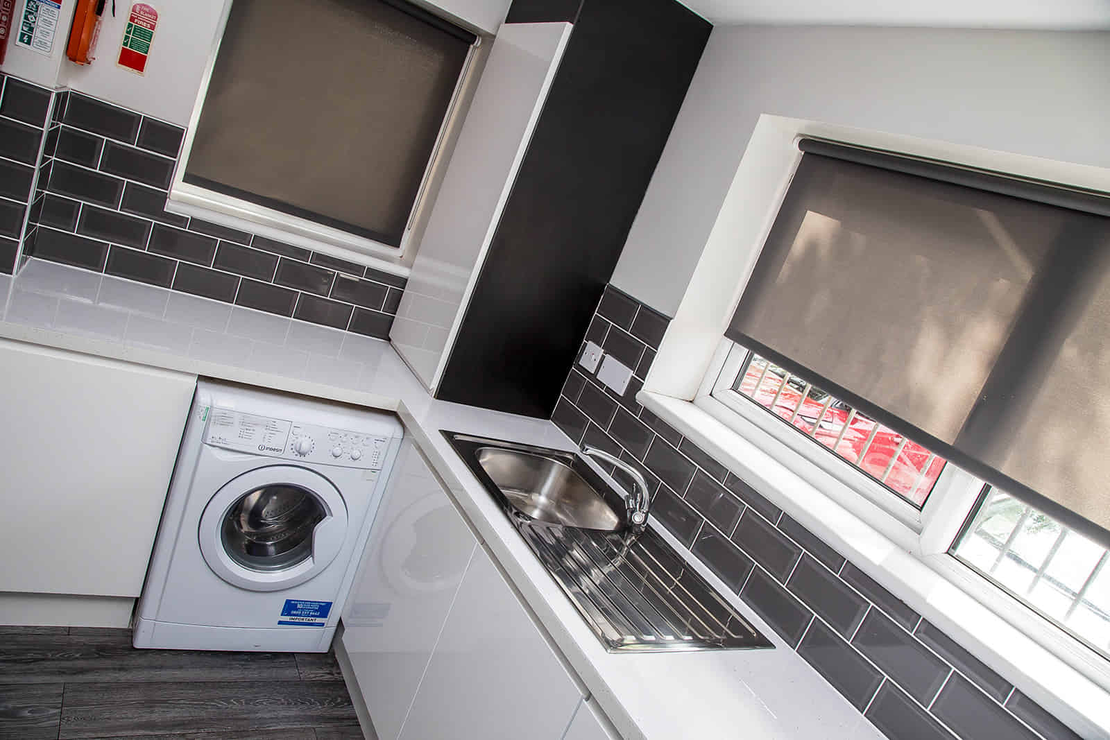 Kitchen?w=400&h=260&fit=crop&q=40&auto=format&trim=auto