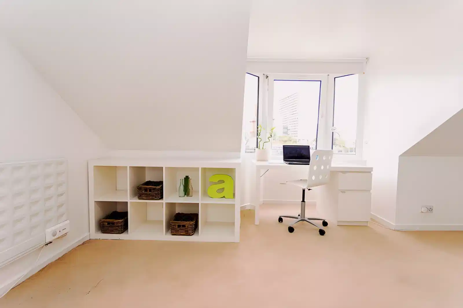 Common Area?w=400&h=260&fit=crop&q=40&auto=format&trim=auto