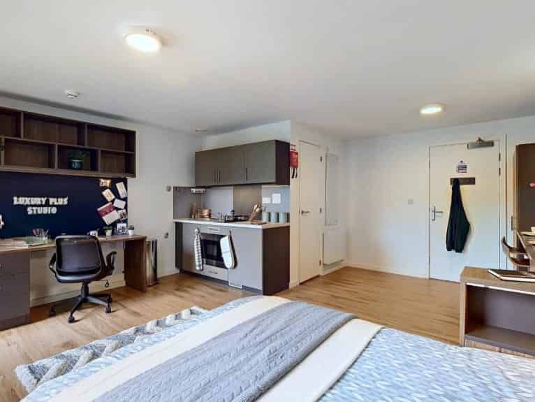 Amenities?w=400&h=260&fit=crop&q=40&auto=format&trim=auto