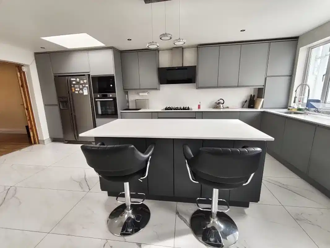 Kitchen?w=400&h=260&fit=crop&q=40&auto=format&trim=auto