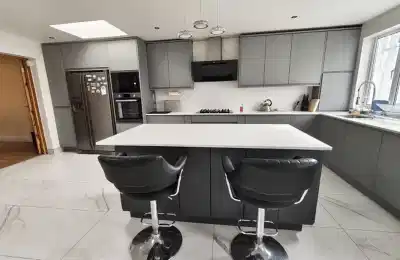 Kitchen?w=400&h=260&fit=crop&q=40&auto=format&trim=auto