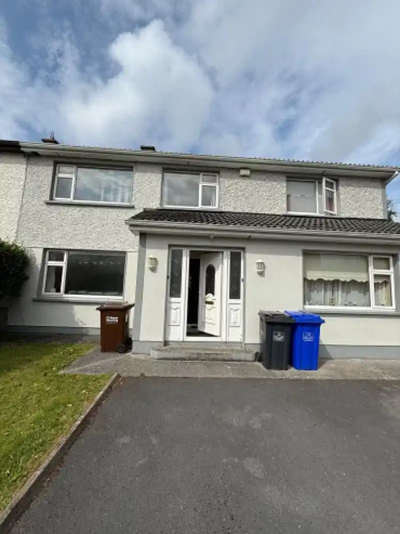 Room in a 5 Bedroom Apartment, 39 Glenview Dr, Galway, Co. Galway (H91 XRD9) - Galway, Ireland - Bedroom