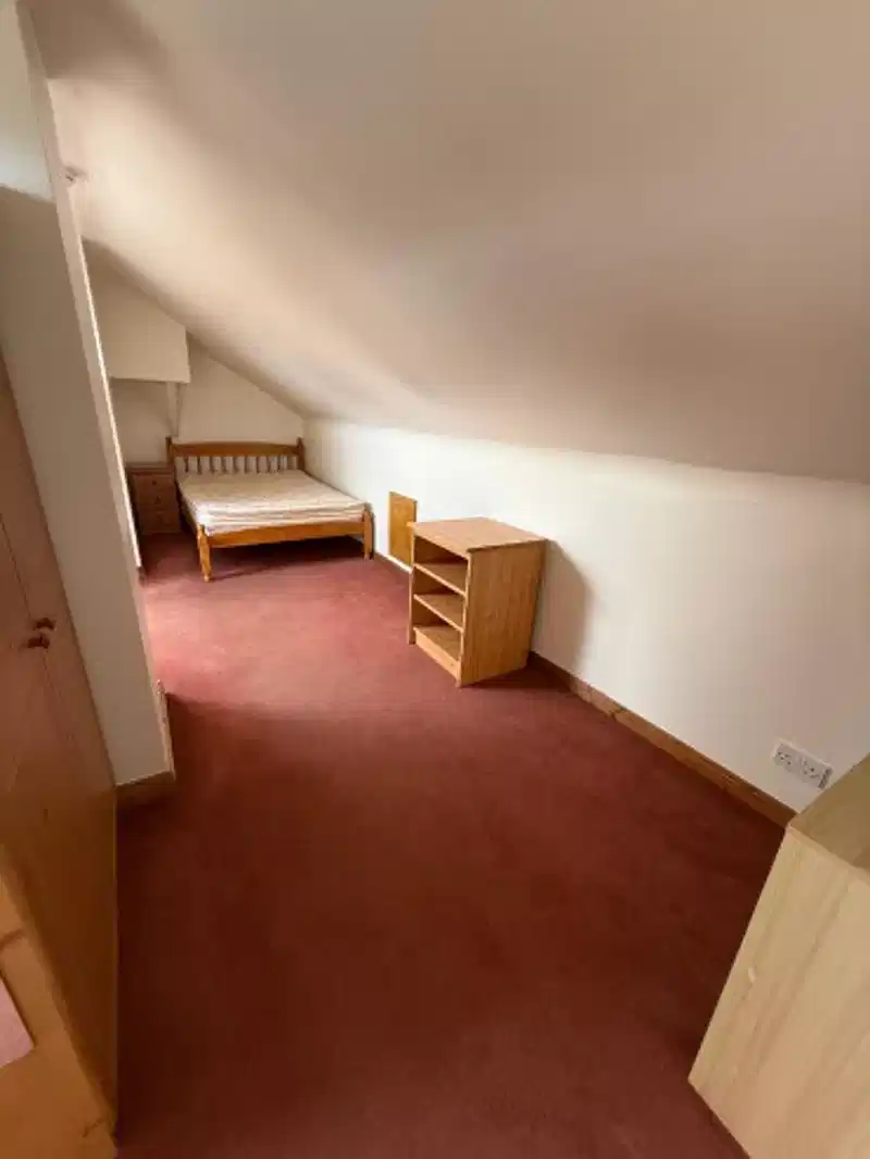 5 Bedroom 2 Bathroom Apartment - Bedroom?w=400&h=260&fit=crop&q=40&auto=format&trim=auto