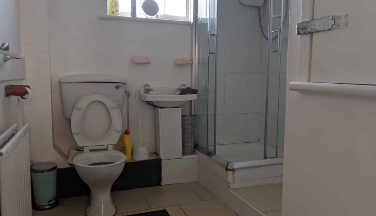 Mrs Lynch’s House, Limerick - Cork, Ireland - Bathroom