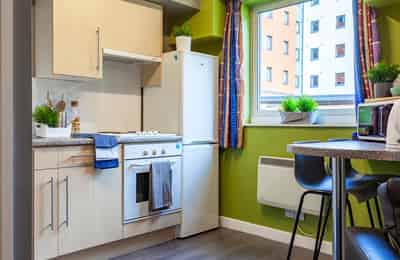 Kitchen?w=400&h=260&fit=crop&q=40&auto=format&trim=auto