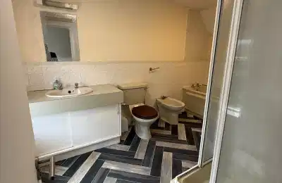 Room in a 14 Bedroom Apartment, 3 Clonskeagh Road, Rathmines, Dublin (D06 W0X9) - Dublin, Ireland - 3 Bedroom 2 Bathroom Apartment - Bathroom