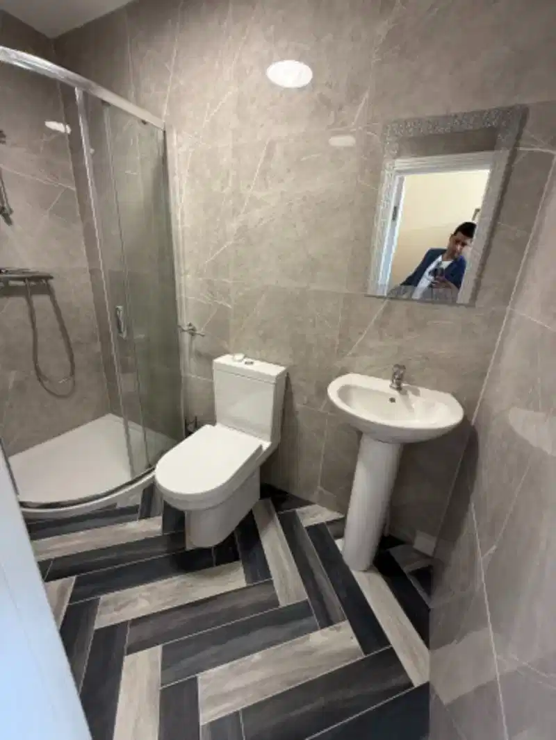 3 Bedroom 2 Bathroom Apartment - Amenities?w=400&h=260&fit=crop&q=40&auto=format&trim=auto