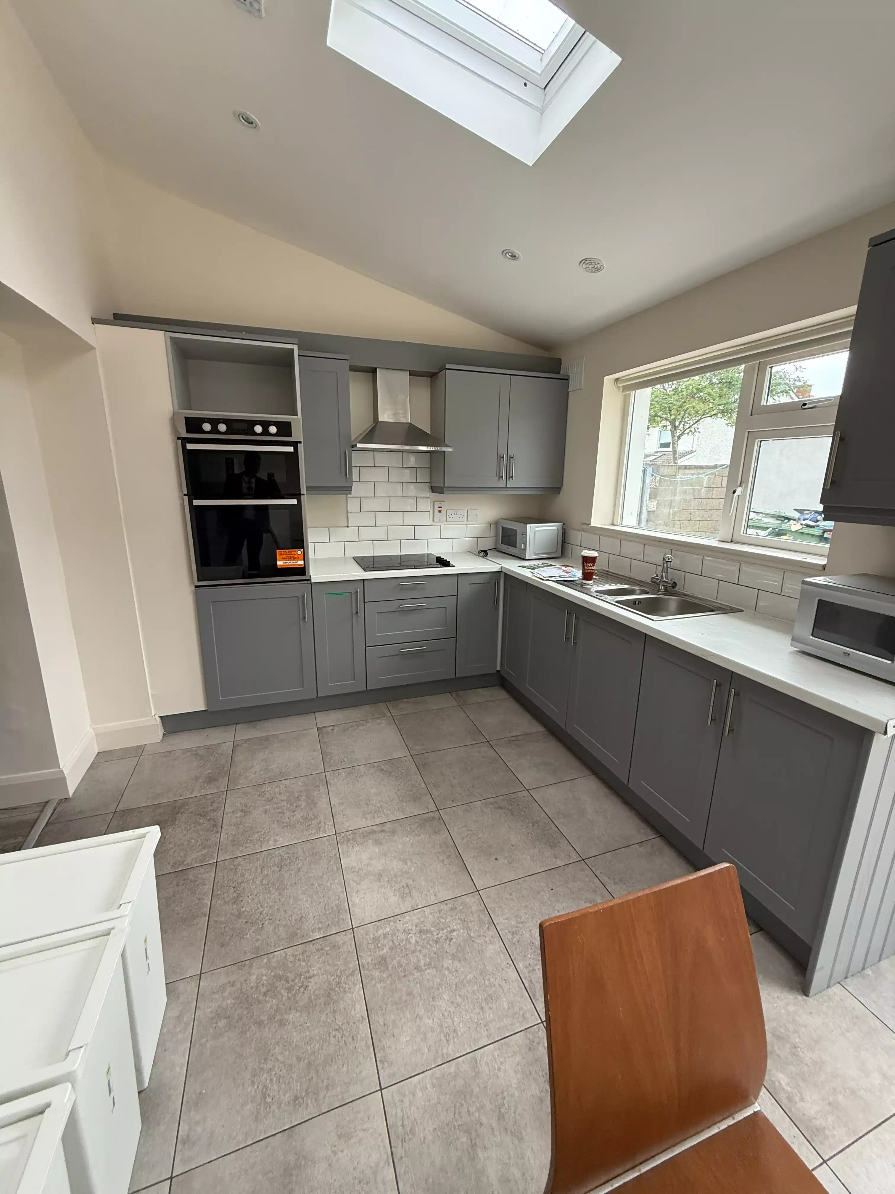 9 Bedroom 6 Bathroom Apartment - Bedroom?w=400&h=260&fit=crop&q=40&auto=format&trim=auto