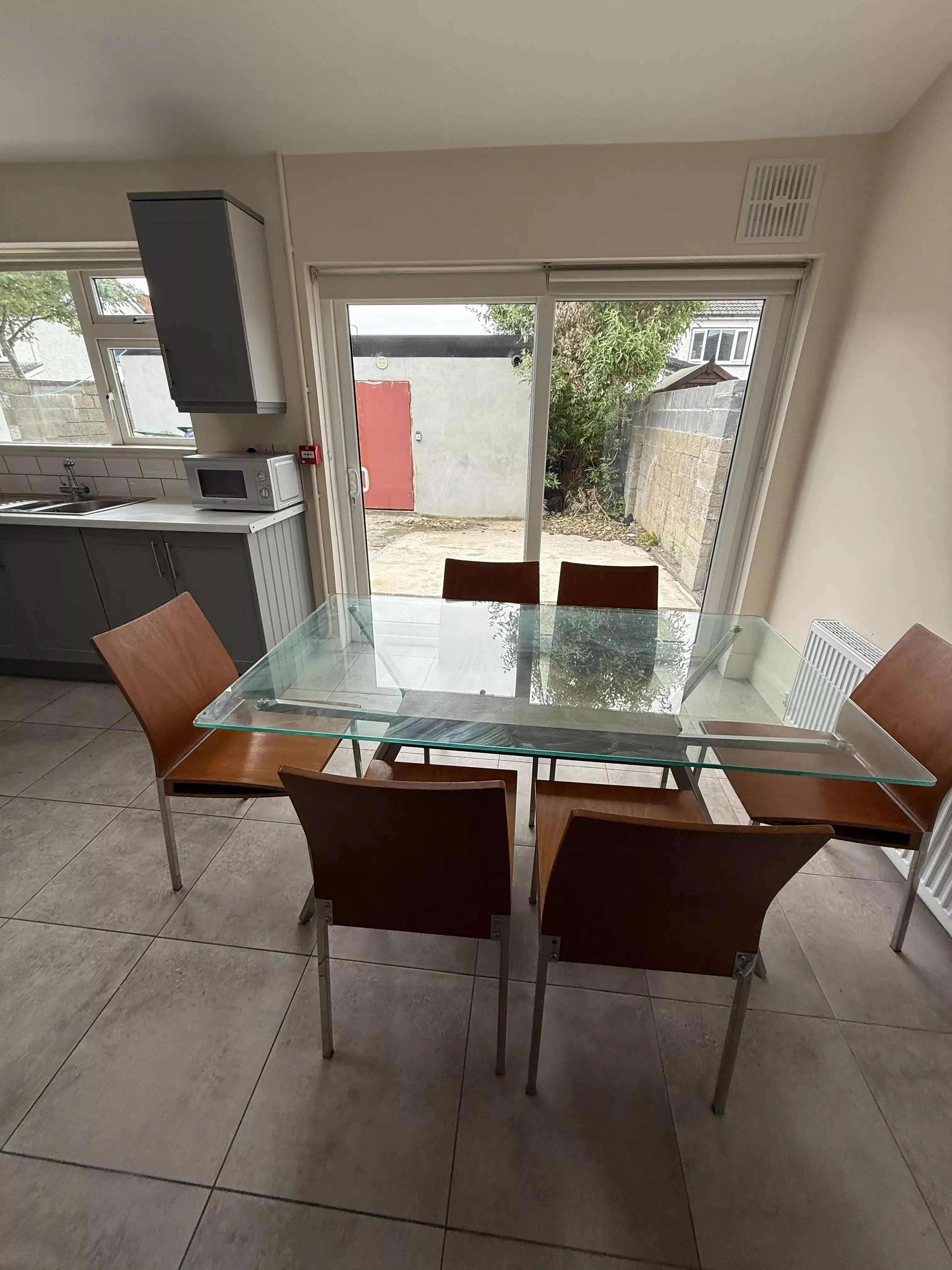 Room in a 9 Bedroom Apartment, 103 Palmerstown Woods, Clondalkin, Dublin (D22 V527) - Dublin, Ireland - 9 Bedroom 6 Bathroom Apartment - Amenities