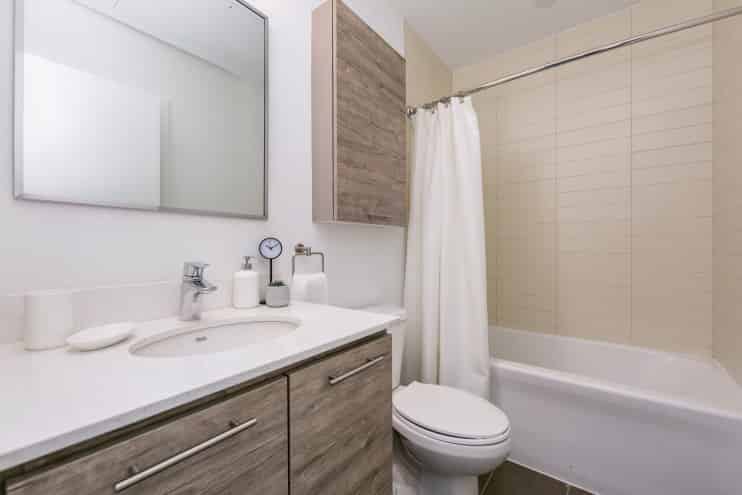 Pearson Housing King Street W, Toronto - Toronto, Ontario, Canada - Bathroom