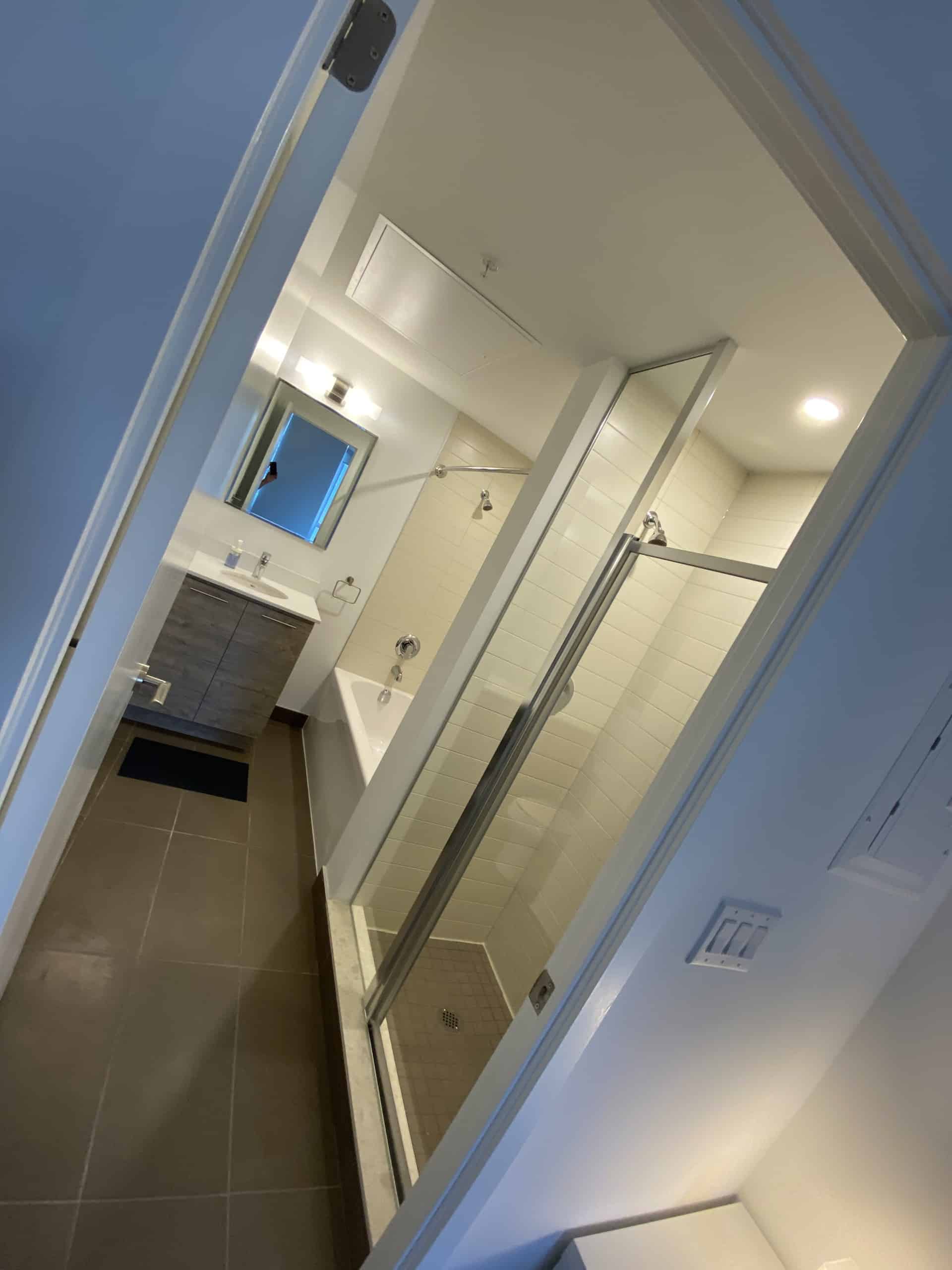 Pearson Housing King Street W, Toronto - Toronto, Ontario, Canada - Bathroom