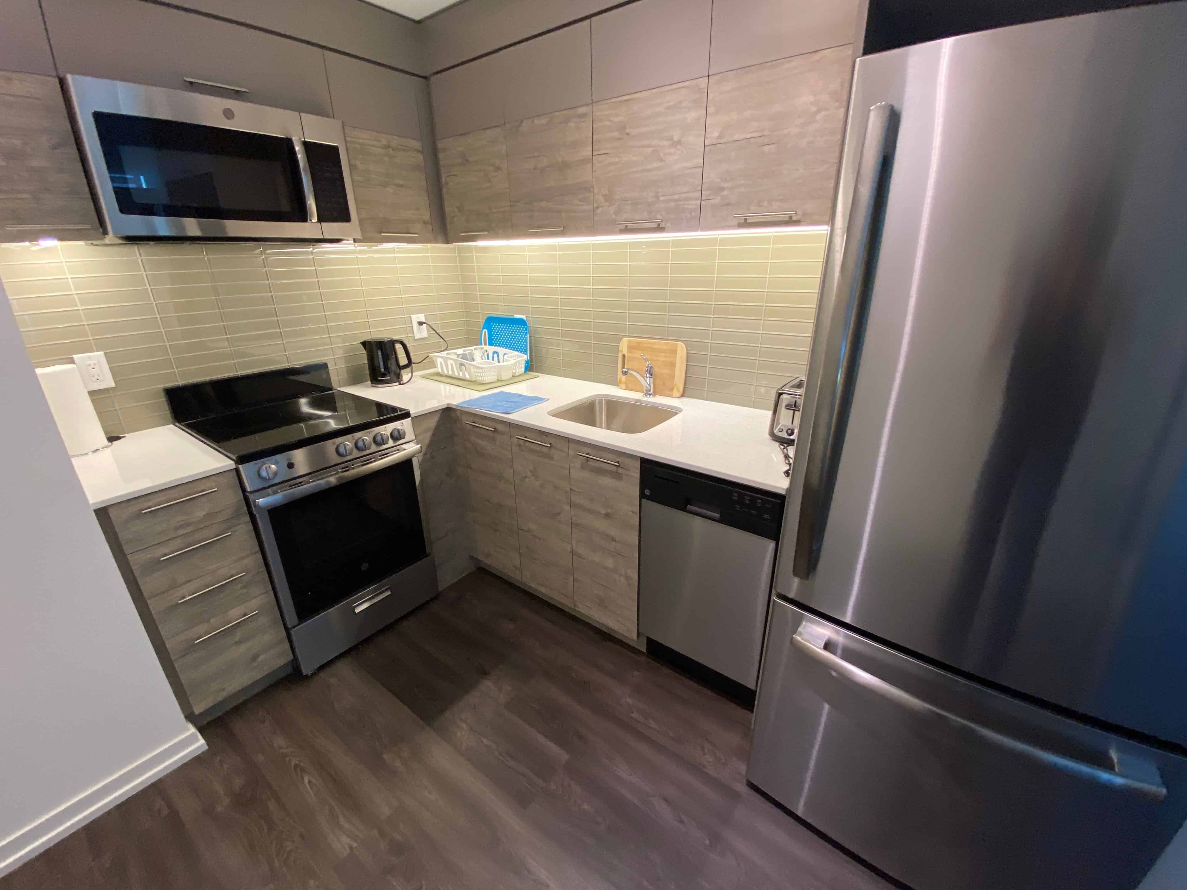 Bathroom?w=400&h=260&fit=crop&q=40&auto=format&trim=auto