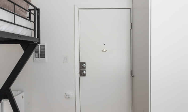 Exterior?w=400&h=260&fit=crop&q=40&auto=format&trim=auto