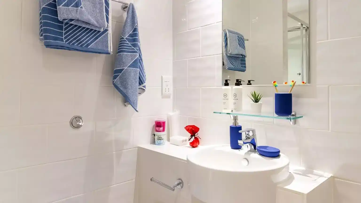 Amenities?w=400&h=260&fit=crop&q=40&auto=format&trim=auto