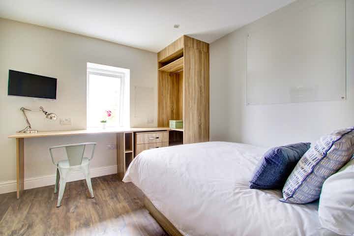 4 Bed Flat - Bedroom
