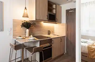 Amenities?w=400&h=260&fit=crop&q=40&auto=format&trim=auto