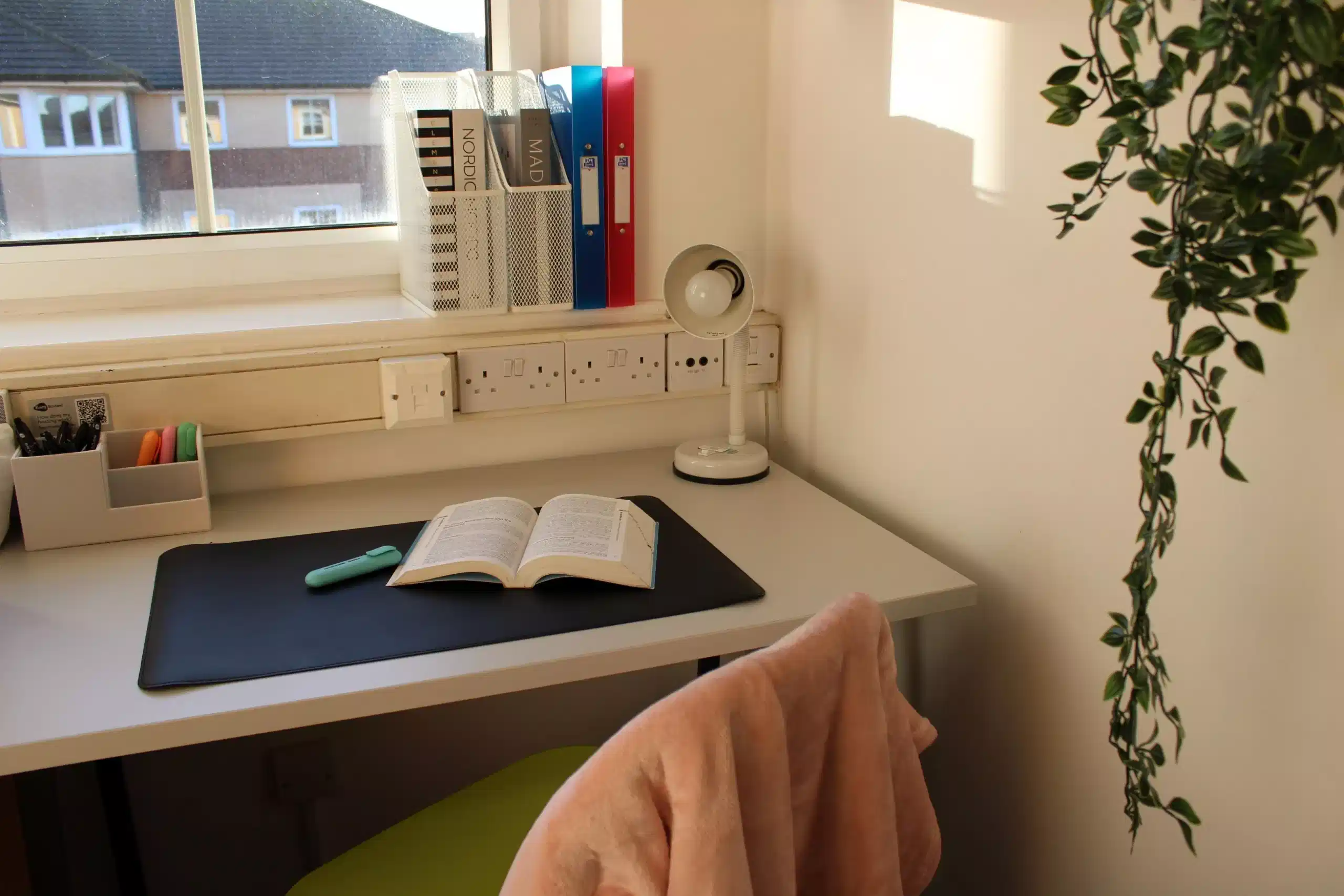 Non Ensuite Gold - Bedroom?w=400&h=260&fit=crop&q=40&auto=format&trim=auto