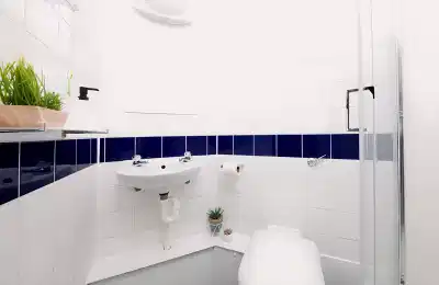 Common Area?w=400&h=260&fit=crop&q=40&auto=format&trim=auto