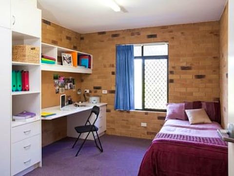scul-rooms-apartment-empty-3_standard