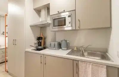 Amenities?w=400&h=260&fit=crop&q=40&auto=format&trim=auto