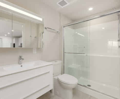 GEC King Edward, Vancouver - Vancouver, Canada - Bathroom