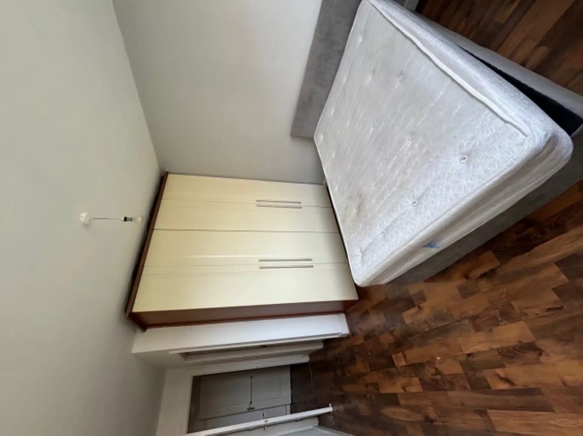 Kitchen?w=400&h=260&fit=crop&q=40&auto=format&trim=auto
