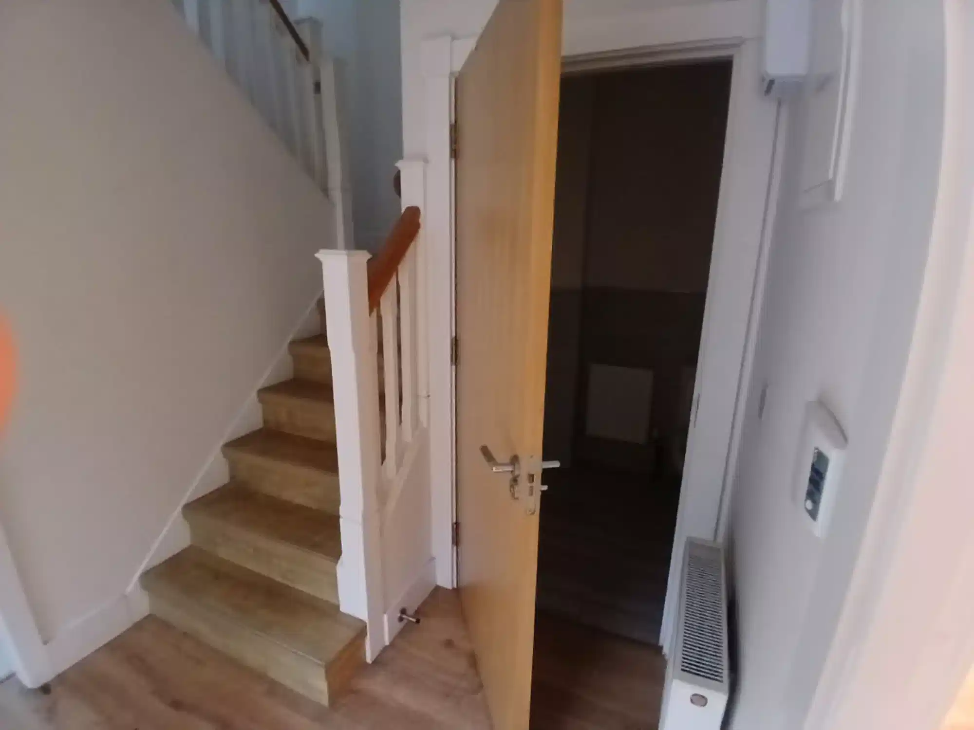 Common Area?w=400&h=260&fit=crop&q=40&auto=format&trim=auto