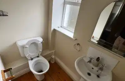 Room in a 4 Bedroom Apartment, 6 Mount Andrew Rise, Yellow Walls, Lucan, Co. Dublin K78 T958 - Dublin, Ireland - Bathroom