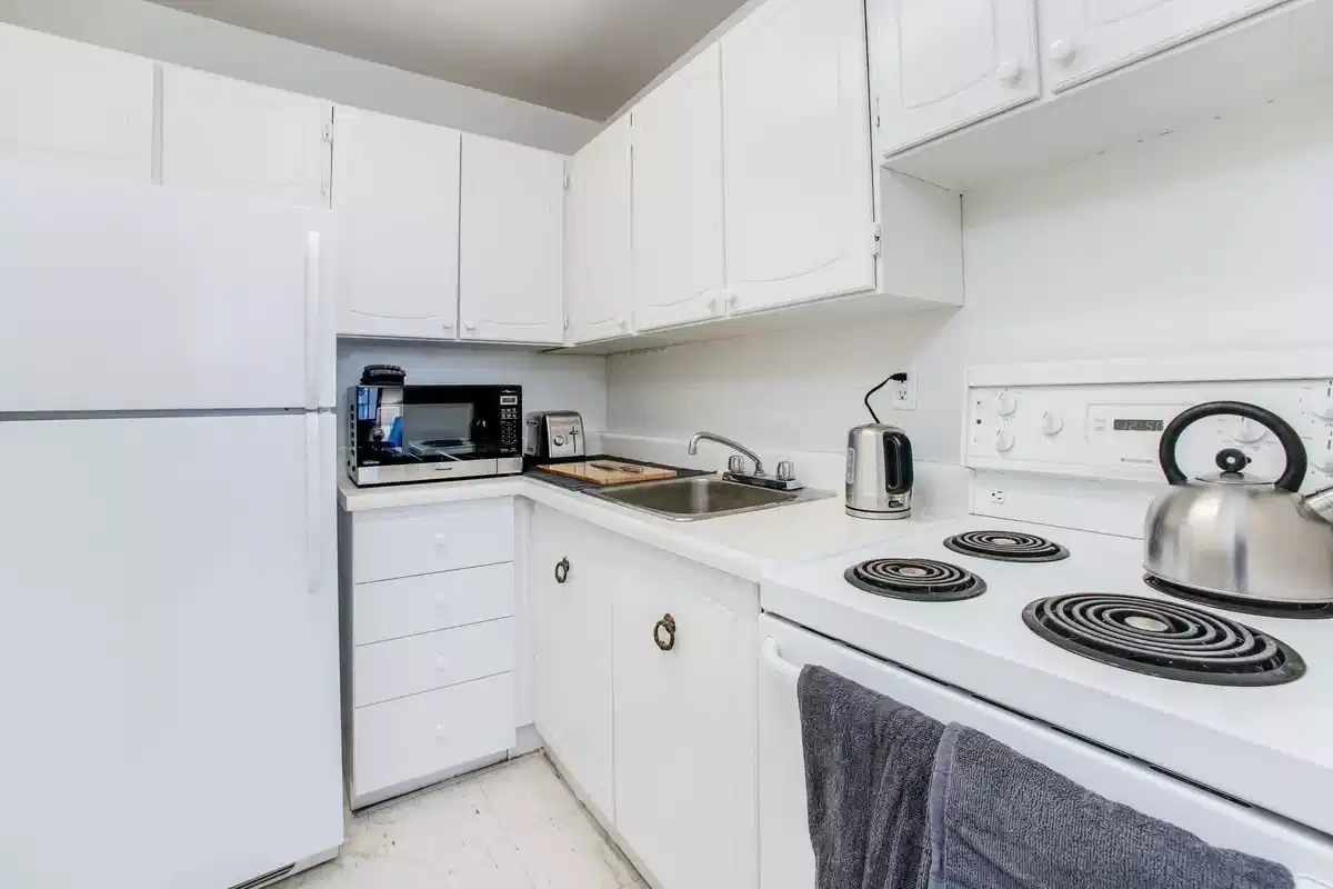 Kitchen?w=400&h=260&fit=crop&q=40&auto=format&trim=auto
