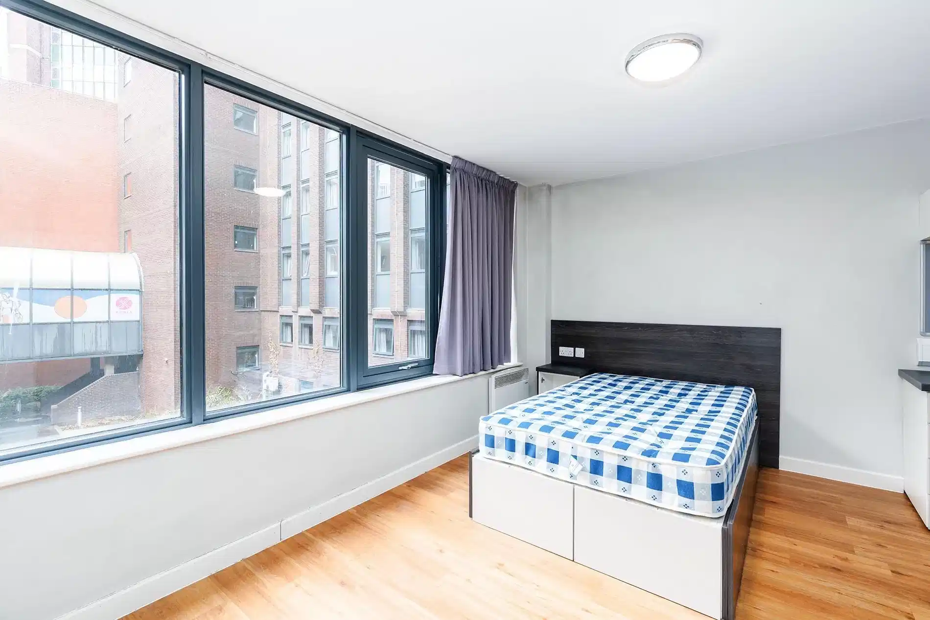 Sovereign House, Sheffield - Sheffield, England, United Kingdom - Premium Studio - Double - Bedroom