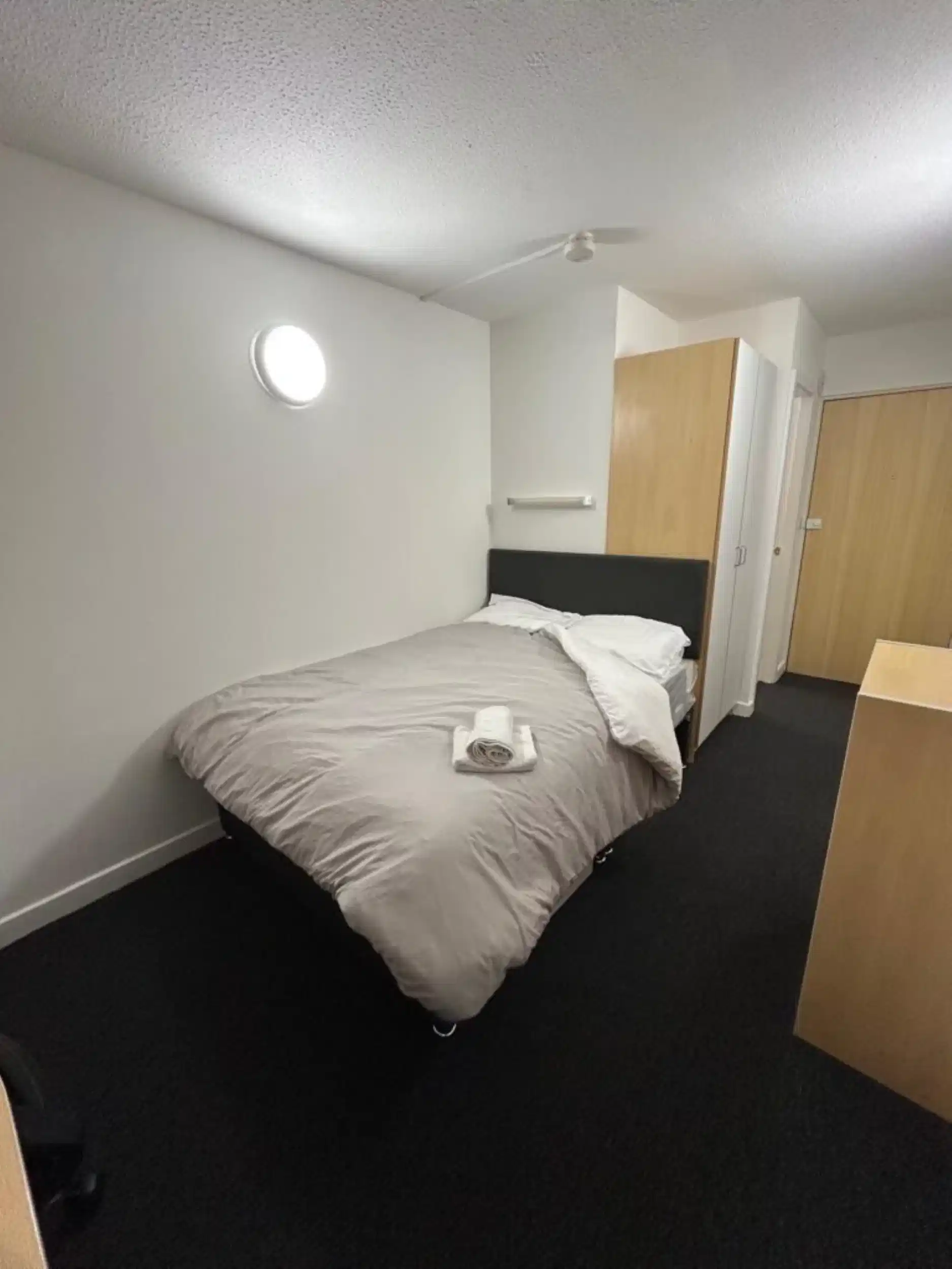 Ground Floor Deluxe En-Suite - Bedroom?w=400&h=260&fit=crop&q=40&auto=format&trim=auto