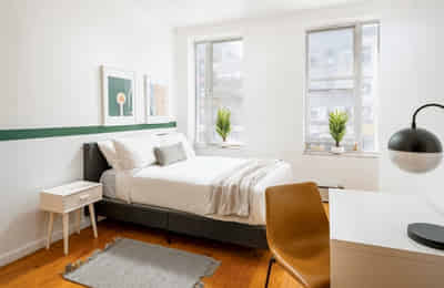 Bathroom?w=400&h=260&fit=crop&q=40&auto=format&trim=auto