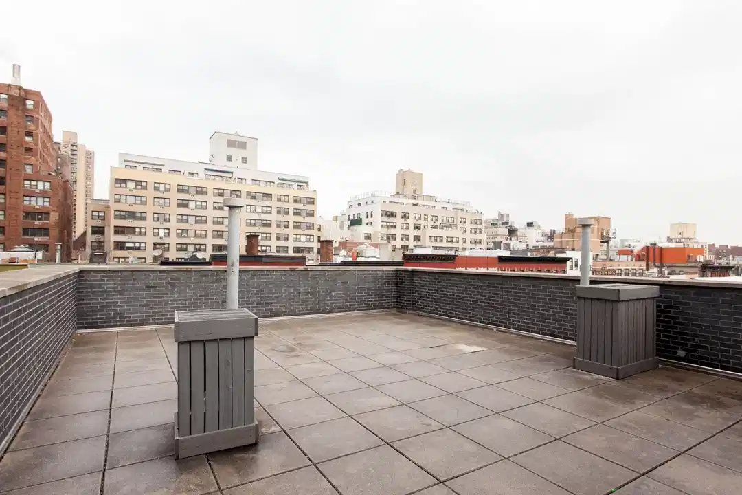 East 14th St, New York - New York City, New York, United States - Exterior
