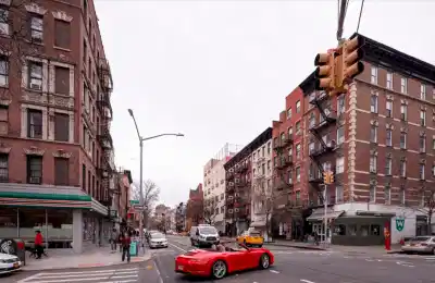 E 11th St, New York - New York City, New York, United States - Exterior