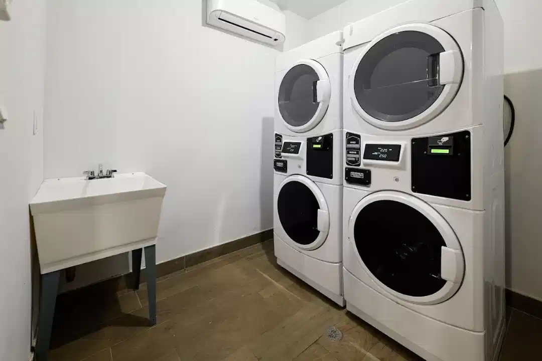 473 Grand St, Brooklyn - New York City, New York, United States - Amenities