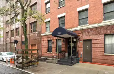 E 35th St, New York - New York City, New York, United States - Exterior