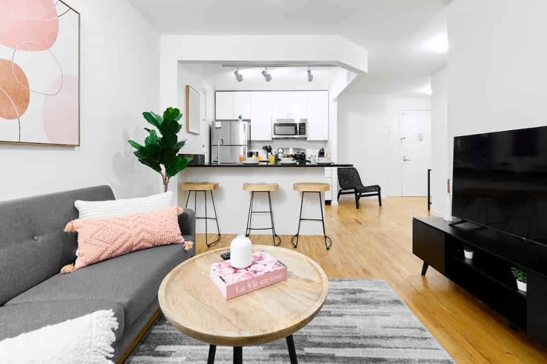 Common Area?w=400&h=260&fit=crop&q=40&auto=format&trim=auto
