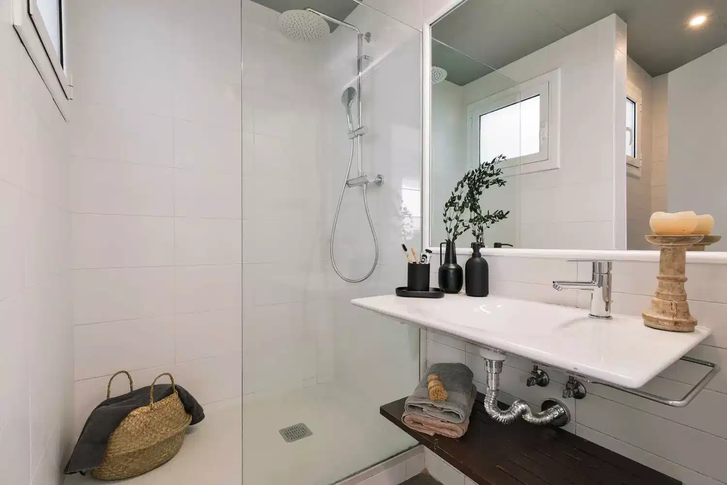 2 Bedroom 1 Bathroom - (YENDA) - Bathroom?w=400&h=260&fit=crop&q=40&auto=format&trim=auto